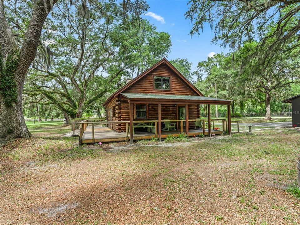 For Sale: $649,000 (2 beds, 2 baths, 975 Square Feet)