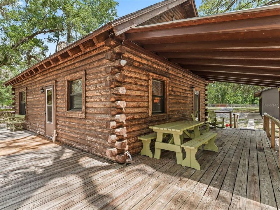 For Sale: $649,000 (2 beds, 2 baths, 975 Square Feet)