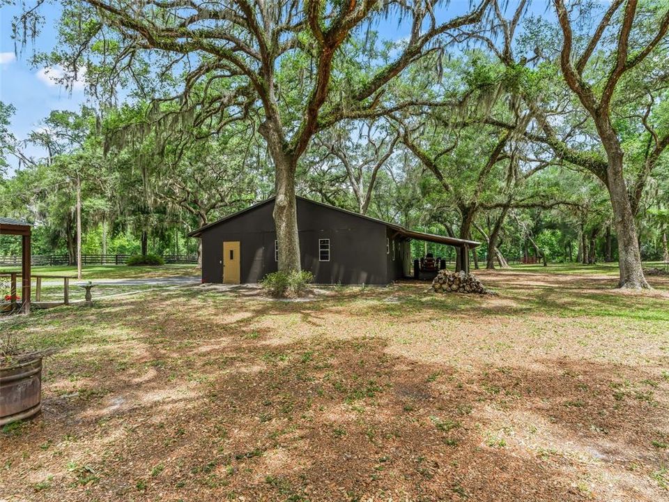 For Sale: $649,000 (2 beds, 2 baths, 975 Square Feet)