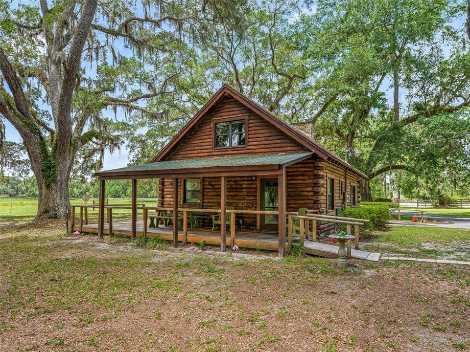 For Sale: $649,000 (2 beds, 2 baths, 975 Square Feet)