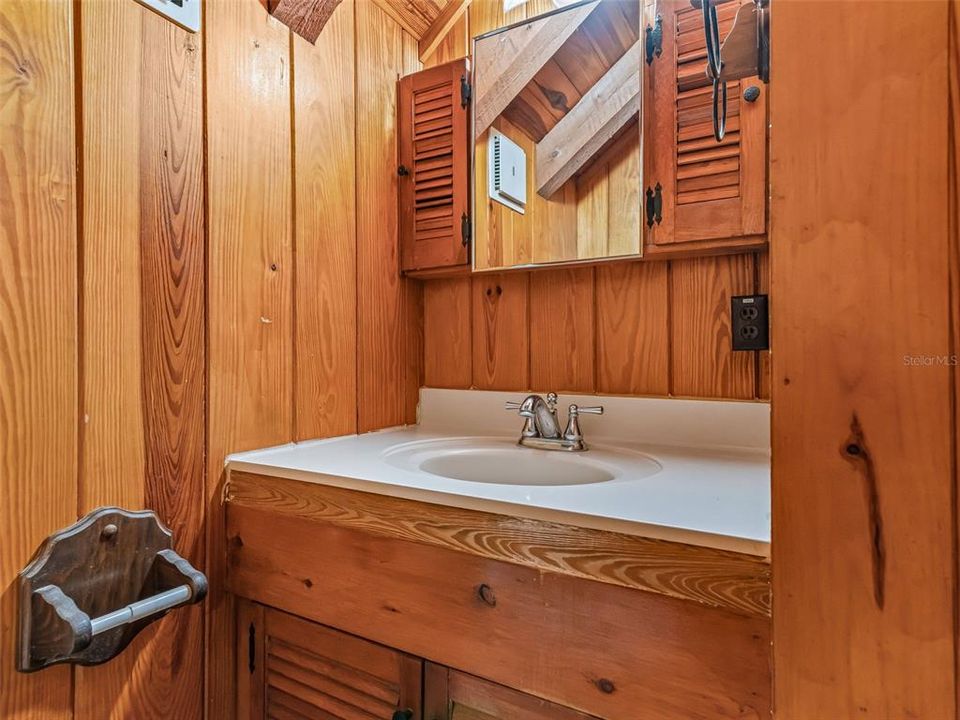 For Sale: $649,000 (2 beds, 2 baths, 975 Square Feet)