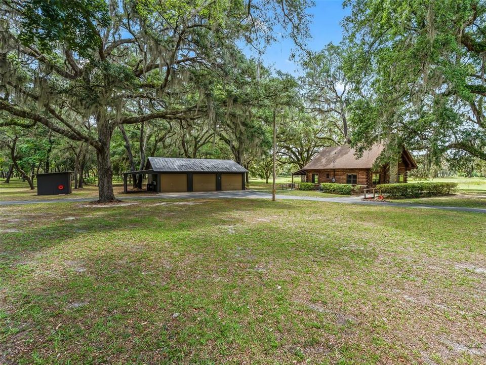 For Sale: $649,000 (2 beds, 2 baths, 975 Square Feet)