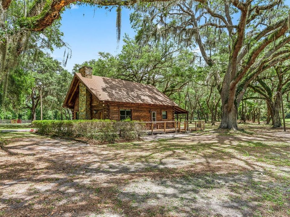 For Sale: $649,000 (2 beds, 2 baths, 975 Square Feet)
