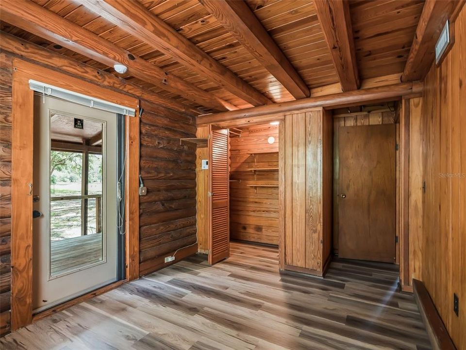 For Sale: $649,000 (2 beds, 2 baths, 975 Square Feet)