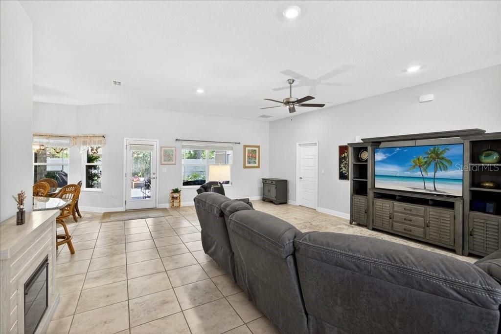 For Sale: $460,000 (4 beds, 3 baths, 2508 Square Feet)