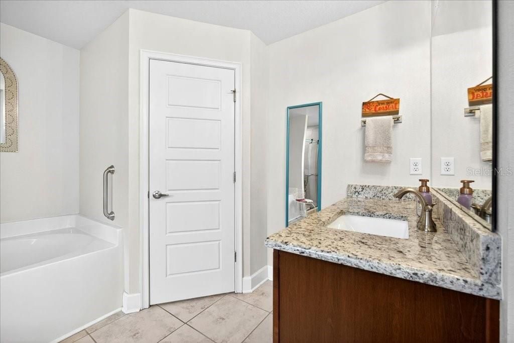For Sale: $460,000 (4 beds, 3 baths, 2508 Square Feet)