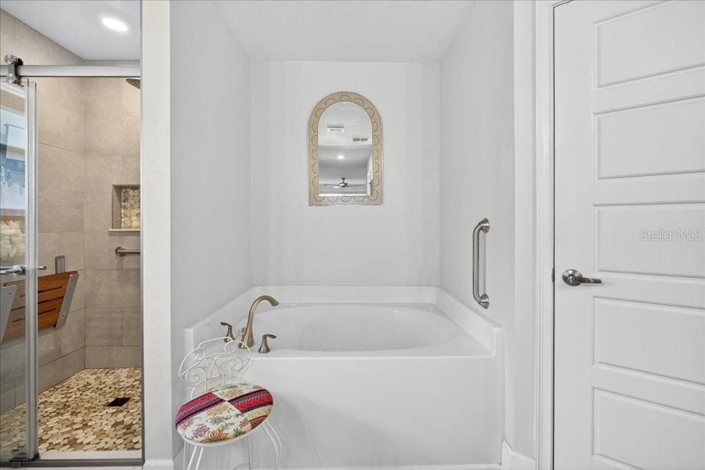 For Sale: $460,000 (4 beds, 3 baths, 2508 Square Feet)