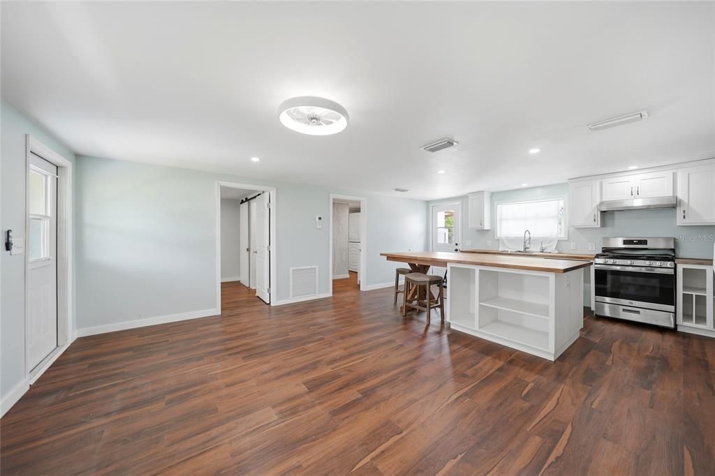 На продажу: $249,900 (3 спален, 2 ванн, 1200 Квадратных фут)