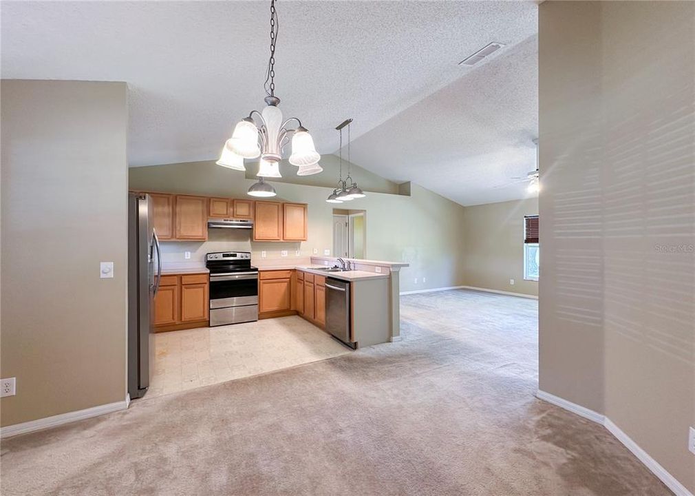 For Rent: $2,865 (3 beds, 2 baths, 1591 Square Feet)