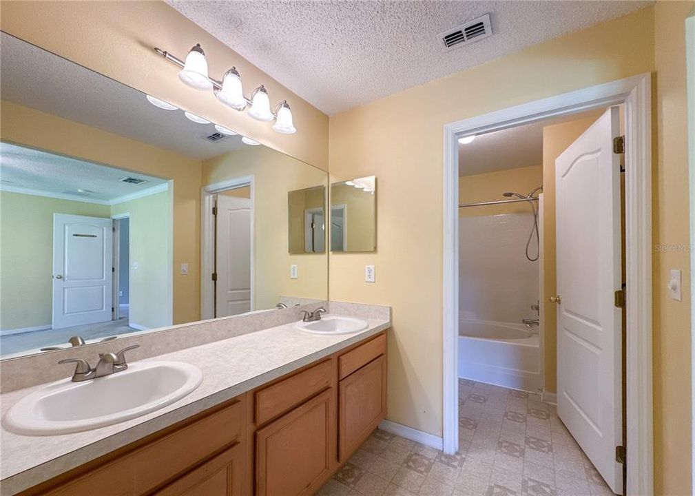 For Rent: $2,865 (3 beds, 2 baths, 1591 Square Feet)