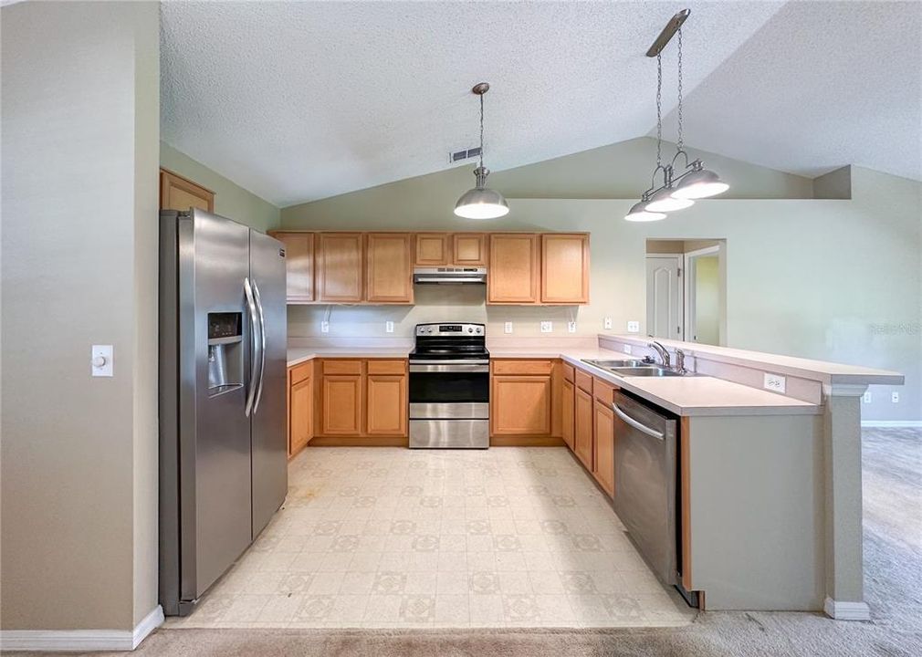 For Rent: $2,865 (3 beds, 2 baths, 1591 Square Feet)