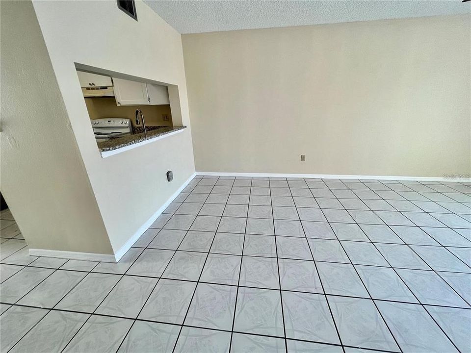 For Rent: $1,900 (2 beds, 1 baths, 730 Square Feet)
