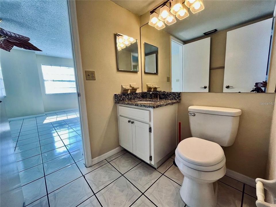 For Rent: $1,900 (2 beds, 1 baths, 730 Square Feet)