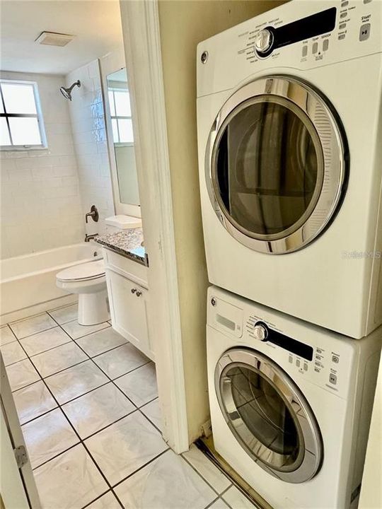 For Rent: $1,900 (2 beds, 1 baths, 730 Square Feet)