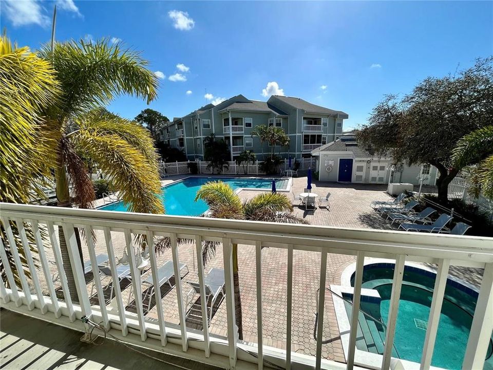 For Rent: $1,900 (2 beds, 1 baths, 730 Square Feet)