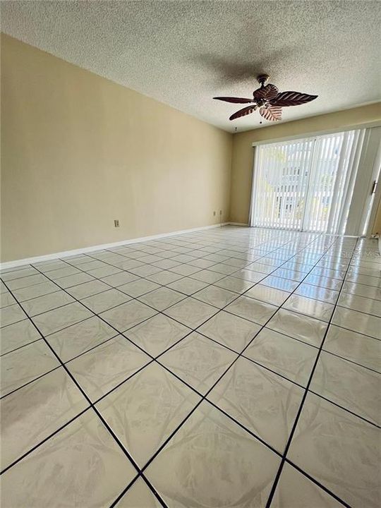 For Rent: $1,900 (2 beds, 1 baths, 730 Square Feet)