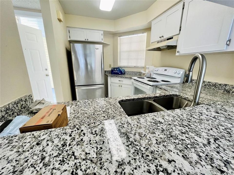 For Rent: $1,900 (2 beds, 1 baths, 730 Square Feet)
