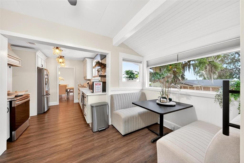 For Rent: $4,900 (3 beds, 2 baths, 3140 Square Feet)