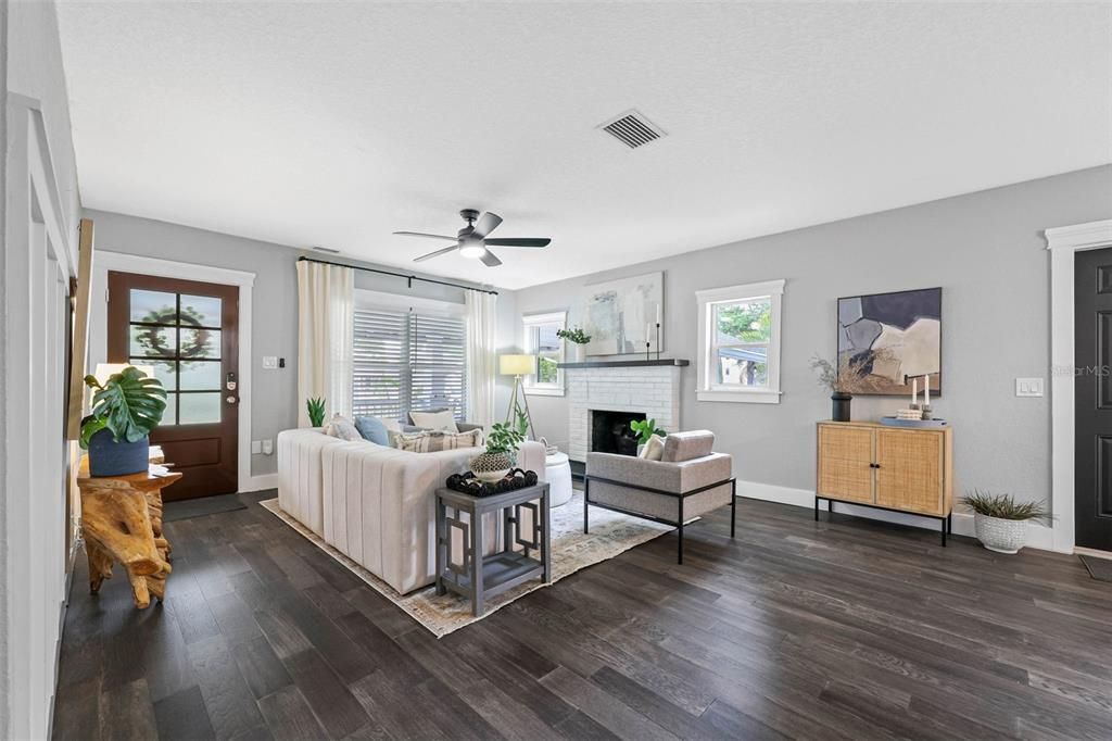 Active With Contract: $750,000 (4 beds, 2 baths, 1692 Square Feet)