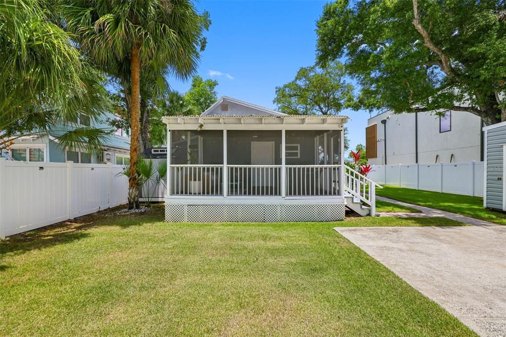 Active With Contract: $750,000 (4 beds, 2 baths, 1692 Square Feet)