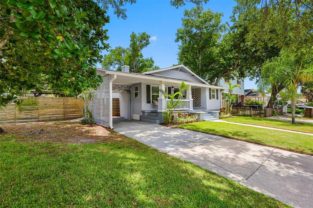 Active With Contract: $750,000 (4 beds, 2 baths, 1692 Square Feet)