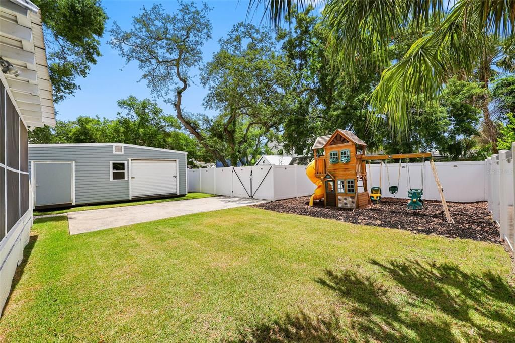 Active With Contract: $750,000 (4 beds, 2 baths, 1692 Square Feet)