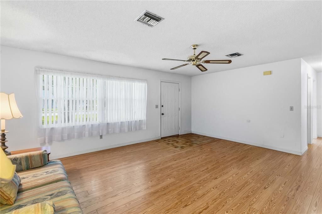 En Venta: $320,000 (2 camas, 2 baños, 1512 Pies cuadrados)