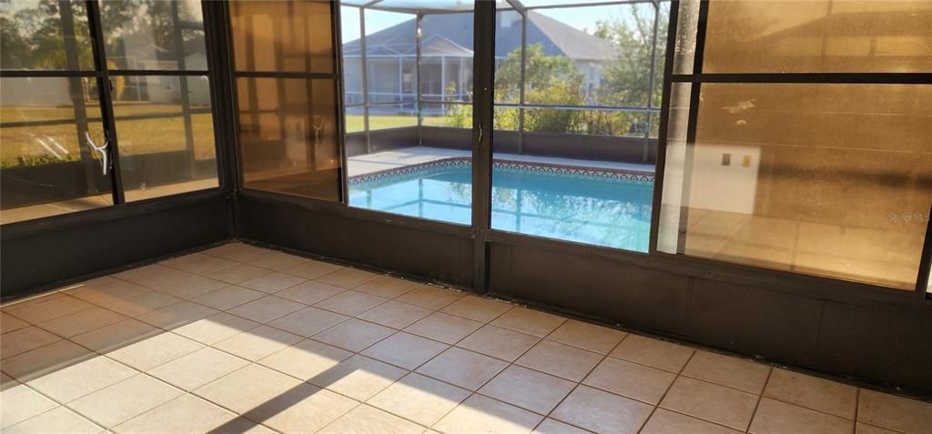 For Sale: $299,900 (2 beds, 2 baths, 1196 Square Feet)