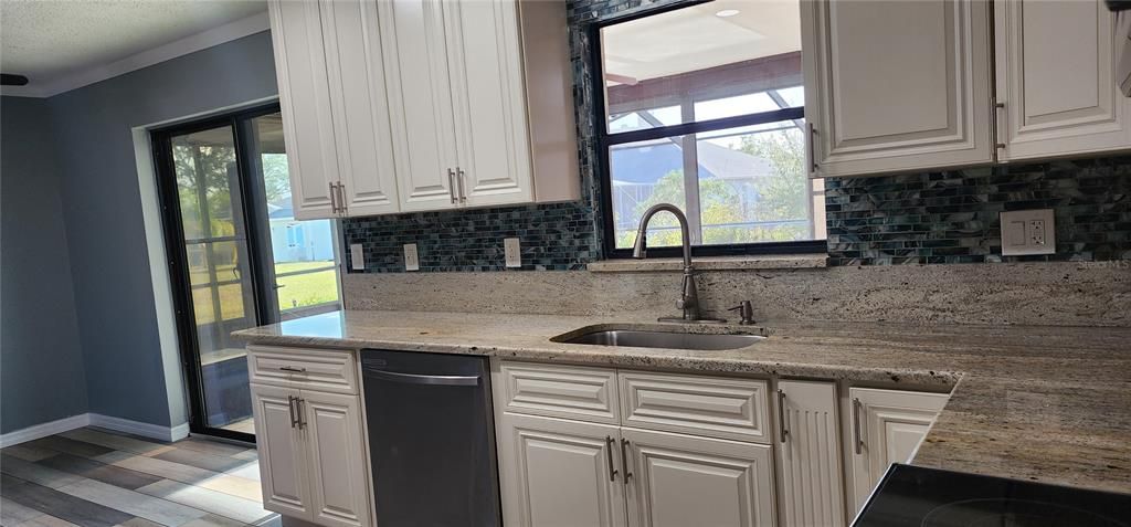 For Sale: $299,900 (2 beds, 2 baths, 1196 Square Feet)