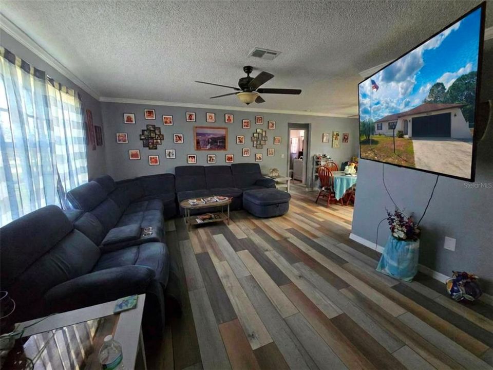 For Sale: $299,900 (2 beds, 2 baths, 1196 Square Feet)