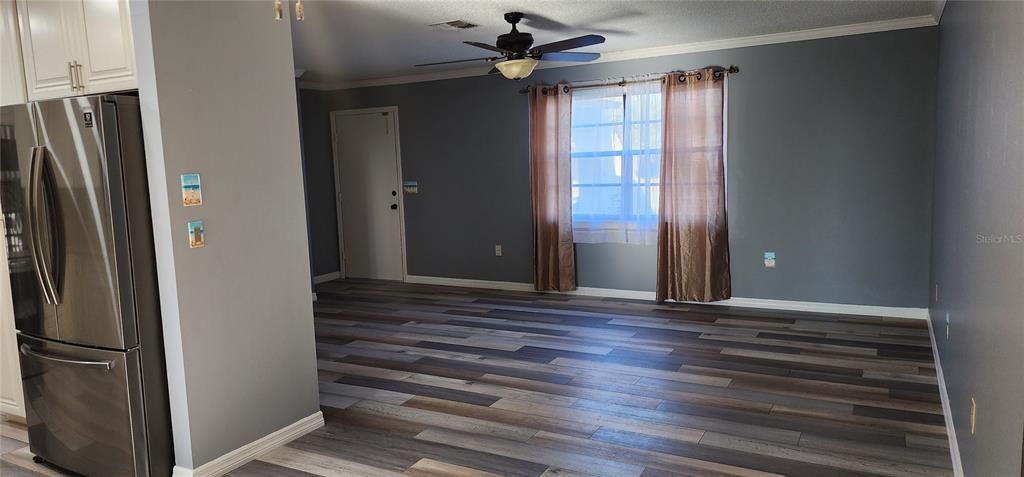 For Sale: $299,900 (2 beds, 2 baths, 1196 Square Feet)