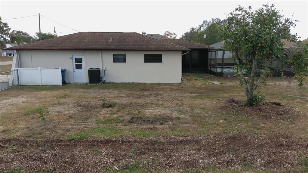 For Sale: $299,900 (2 beds, 2 baths, 1196 Square Feet)