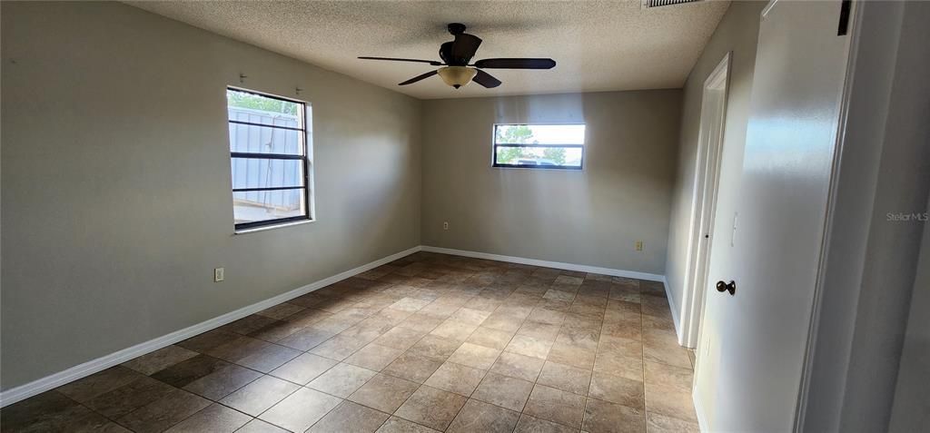 For Sale: $299,900 (2 beds, 2 baths, 1196 Square Feet)