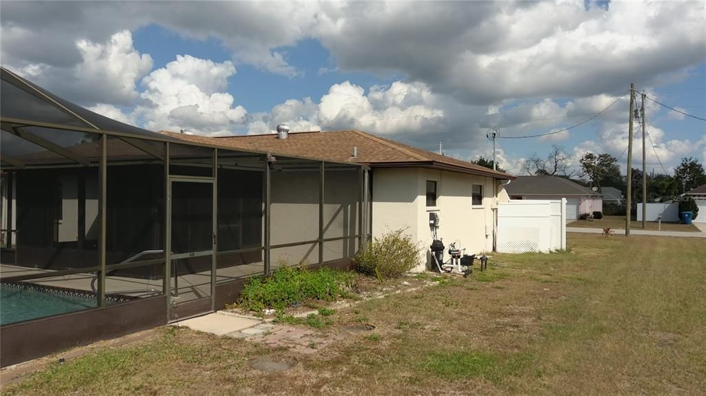 For Sale: $299,900 (2 beds, 2 baths, 1196 Square Feet)