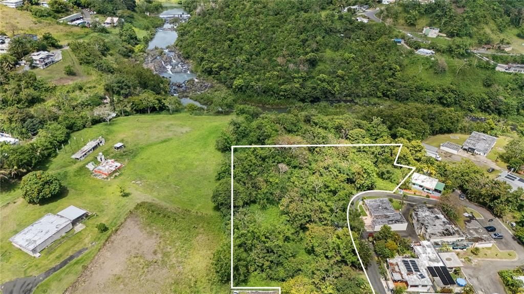 На продажу: $195,000 (2.58 acres)