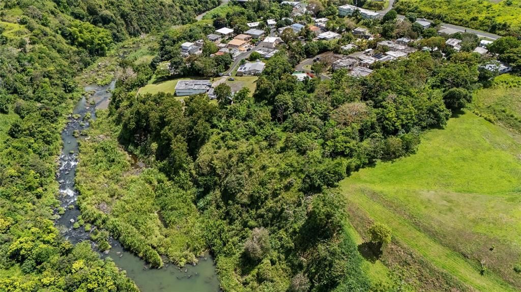 На продажу: $195,000 (2.58 acres)