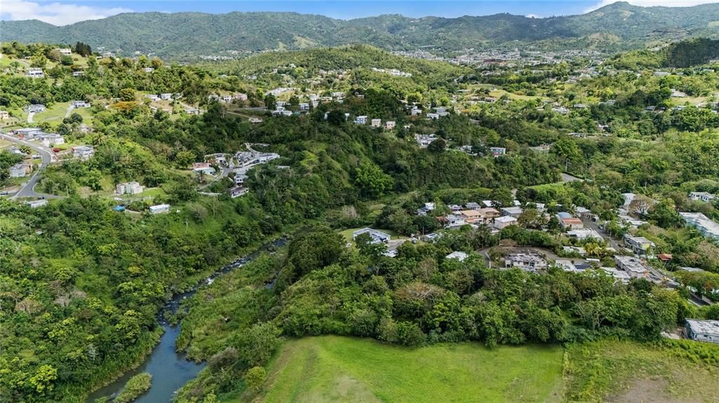 На продажу: $195,000 (2.58 acres)