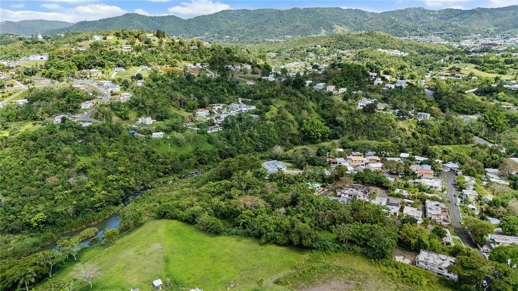 На продажу: $195,000 (2.58 acres)