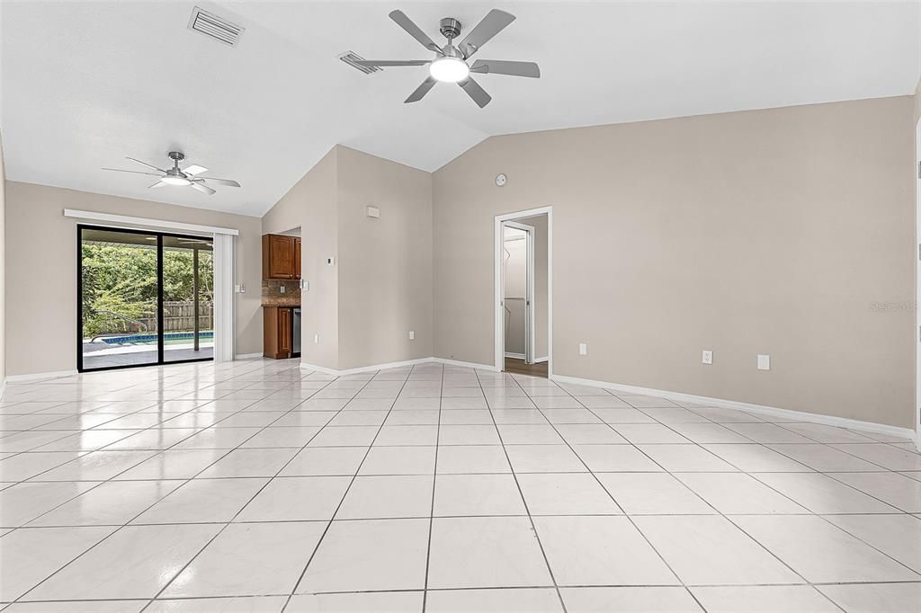 En Venta: $325,000 (3 camas, 2 baños, 1309 Pies cuadrados)