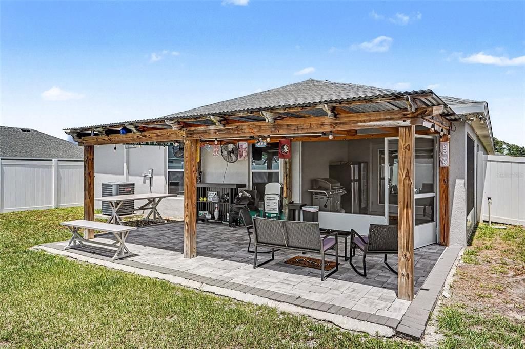 На продажу: $310,000 (4 спален, 2 ванн, 1707 Квадратных фут)