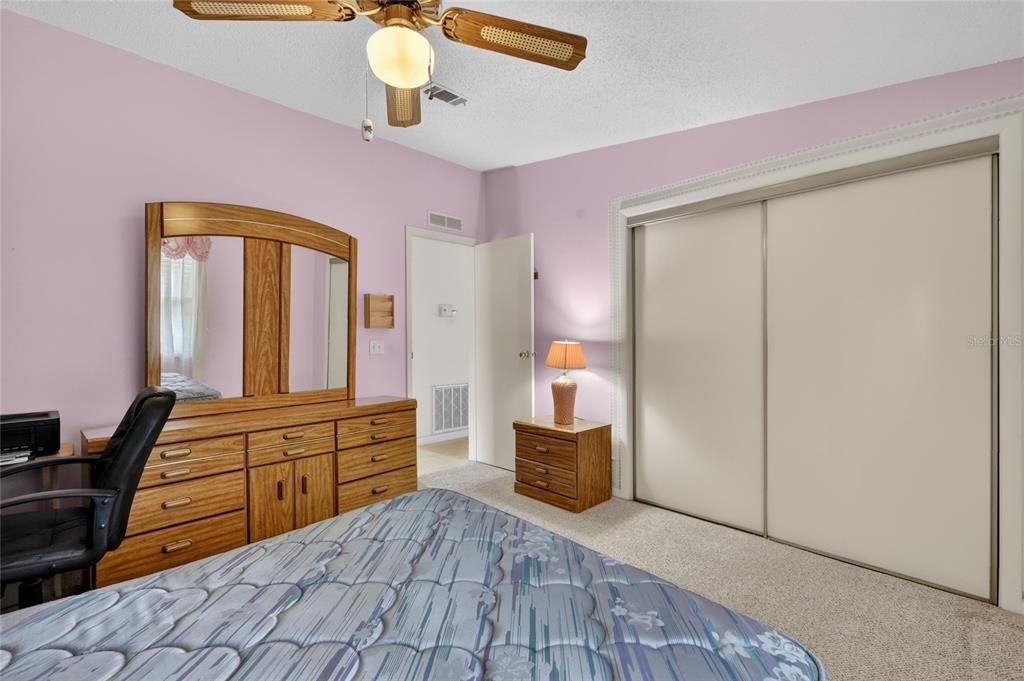 Active With Contract: $130,000 (2 beds, 1 baths, 832 Square Feet)