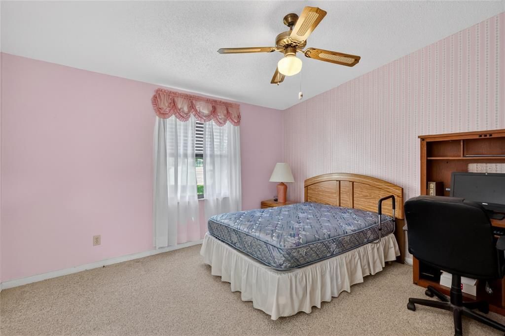 Active With Contract: $130,000 (2 beds, 1 baths, 832 Square Feet)