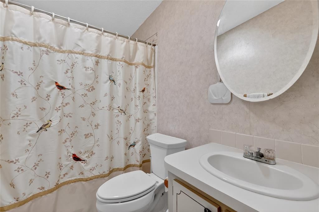 Active With Contract: $130,000 (2 beds, 1 baths, 832 Square Feet)