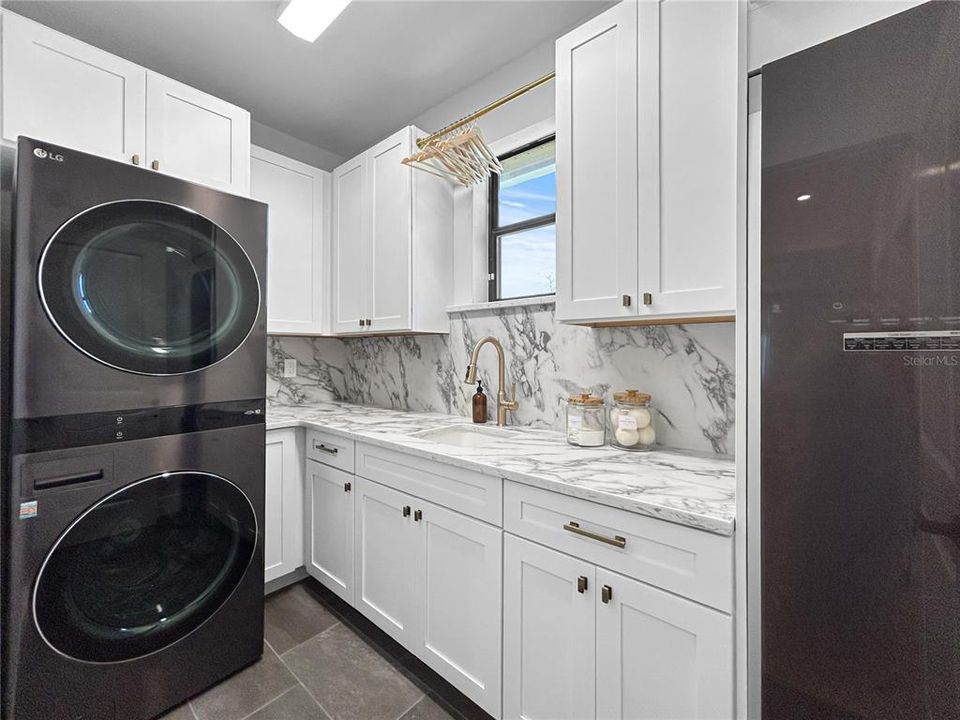 For Sale: $1,250,000 (4 beds, 3 baths, 3751 Square Feet)