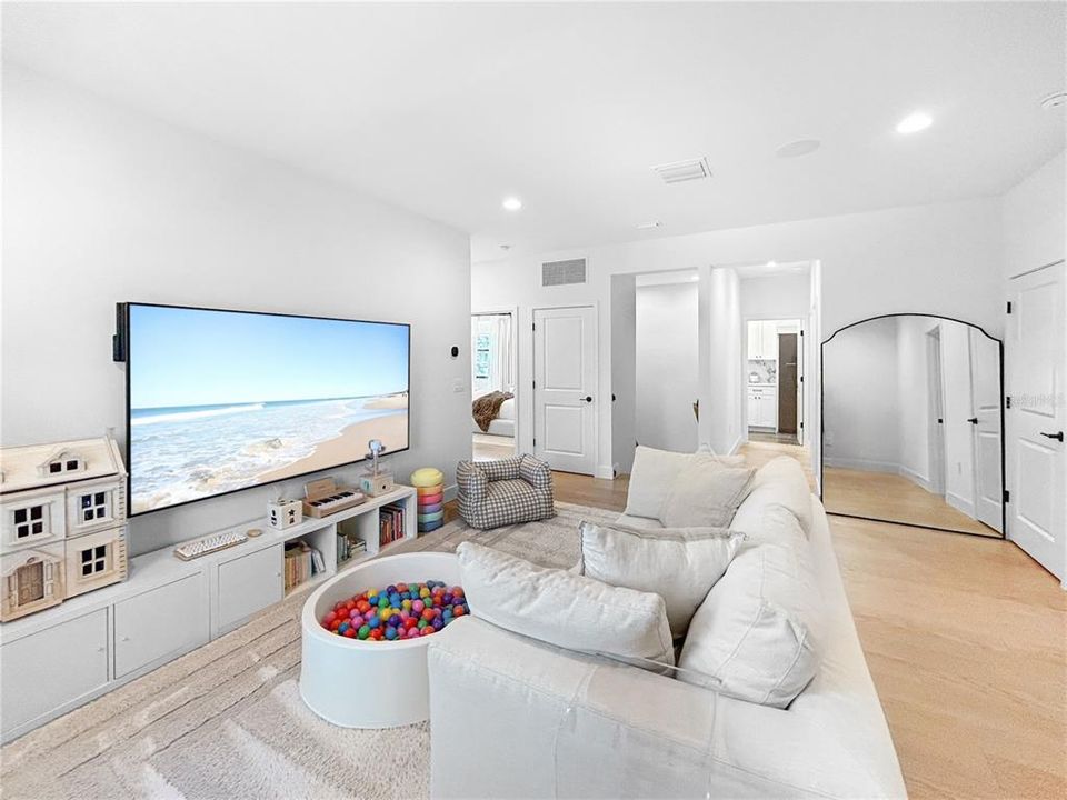 For Sale: $1,250,000 (4 beds, 3 baths, 3751 Square Feet)