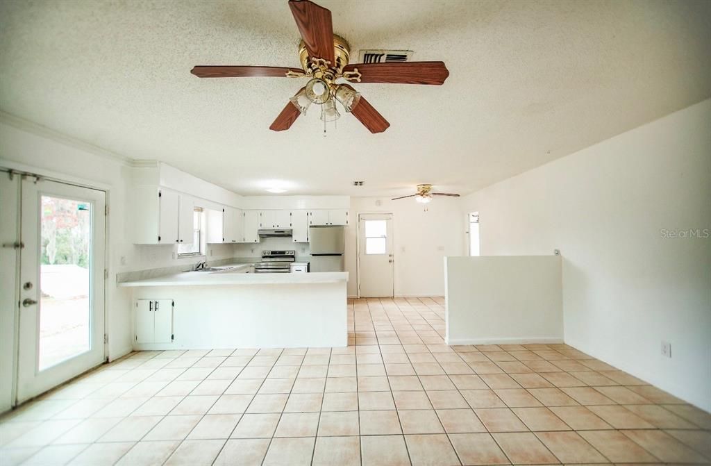 For Sale: $235,000 (3 beds, 2 baths, 1572 Square Feet)