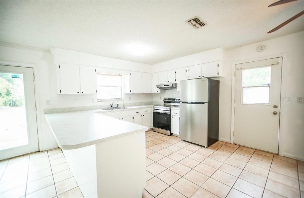 For Sale: $235,000 (3 beds, 2 baths, 1572 Square Feet)