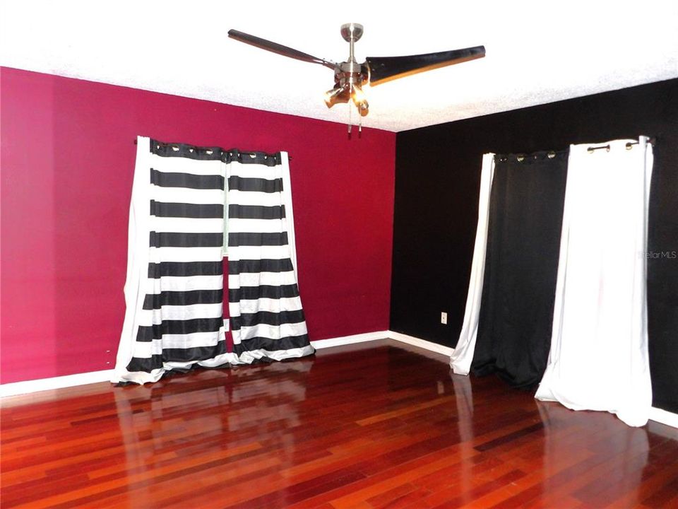 For Sale: $245,000 (3 beds, 2 baths, 1739 Square Feet)