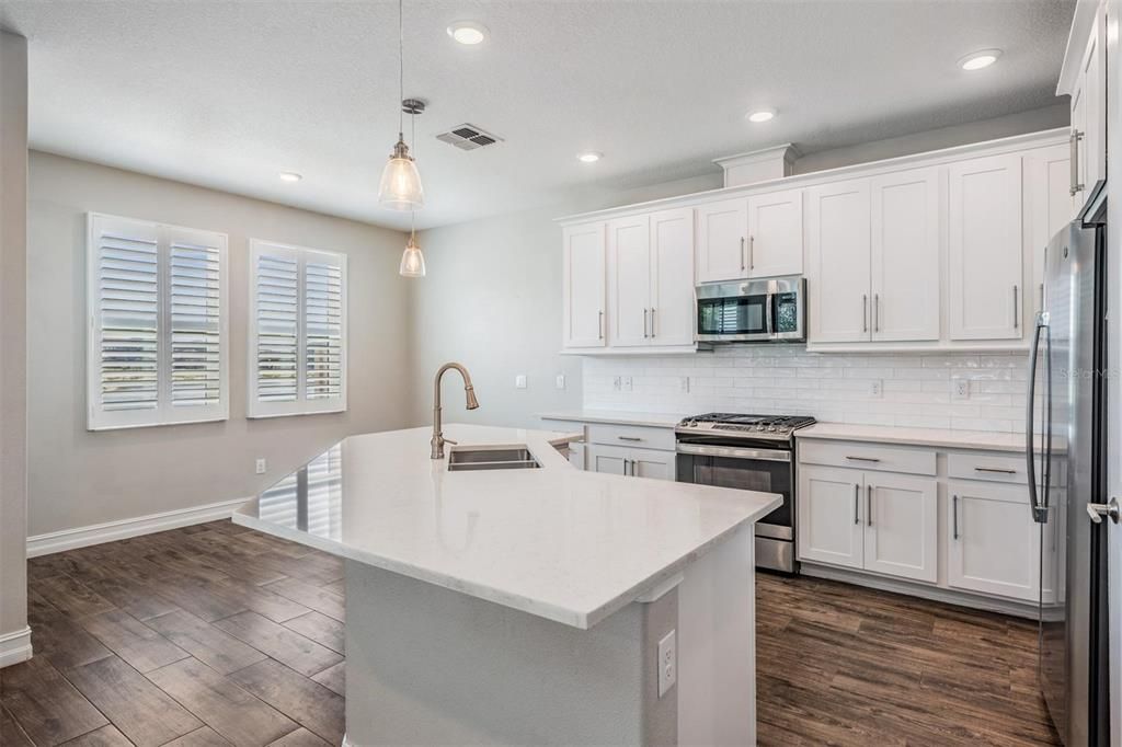 For Rent: $2,800 (3 beds, 2 baths, 2047 Square Feet)