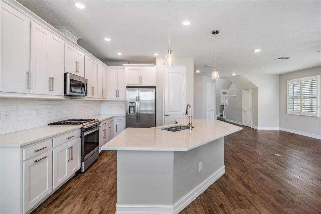 For Rent: $2,800 (3 beds, 2 baths, 2047 Square Feet)